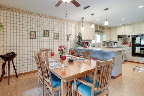 Dining Area | Dining Table