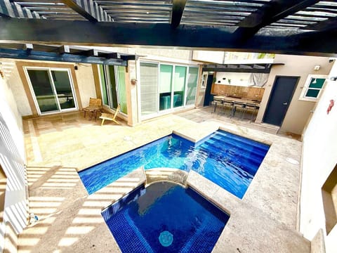 Pool / Bar