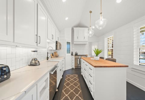Bright white kitchen with sleek finishes, perfect for cooking and entertaining.