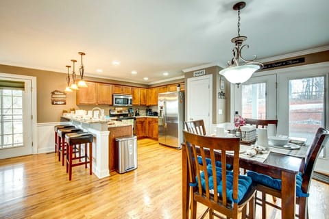 Open Kitchen & Dining | Breakfast Bar Seating & Formal Dining Area