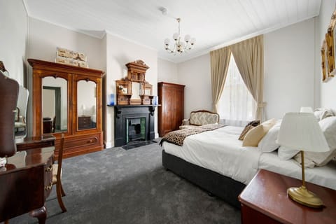 INKD The Globe Hotel 001