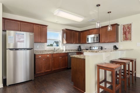 CB44: Rhapsody in Blue | TL Kitchen Area - Island Seating for 3