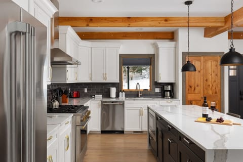 Modern, stylish kitchen with new GR Profile appliances.