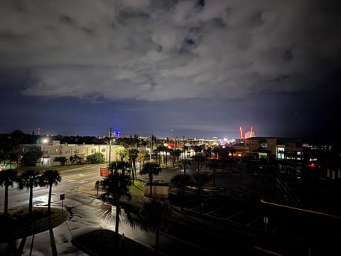 City View / Sling Shot - Do you dare take a ride on the Sling Shot?