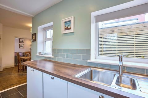 Prince of Wales Road, Weymouth - Host & Stay