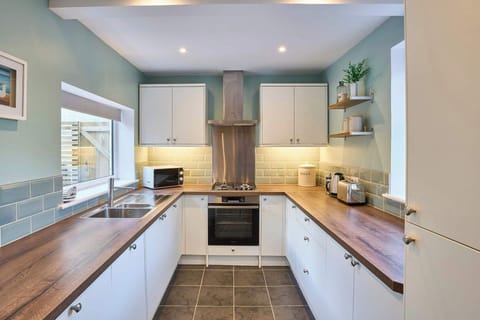 Prince of Wales Road, Weymouth - Host & Stay