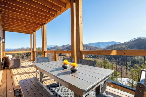 Smoky Peaks Pool Cabin's relaxing deck