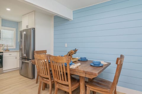 Charming 4-seat dining space perfect for intimate gatherings.