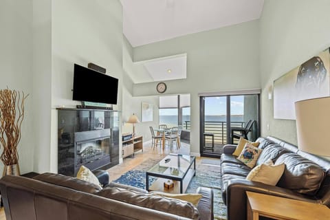 Open and spacious main living area.