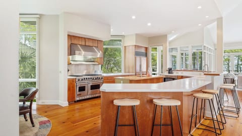 Gourmet Kitchen with Viking Range & Ocean Horizons