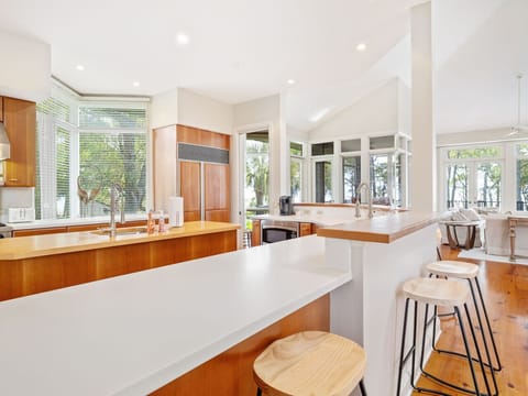 Gourmet Kitchen with Viking Range & Ocean Horizons