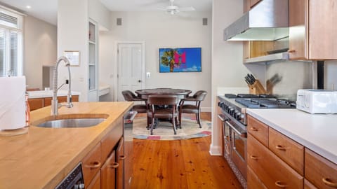 Gourmet Kitchen with Viking Range & Ocean Horizons