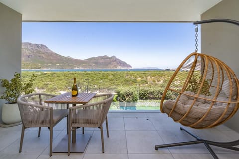 Hout Bay Beach House Studio with Balcony & Pool (33436)