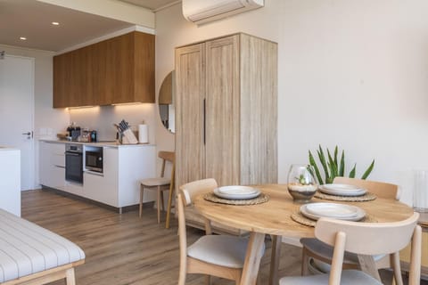 Hout Bay Beach House Studio with Balcony & Pool (33431)