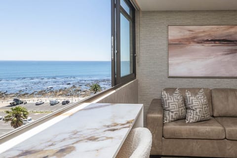 Sea View Luxury Retreat – Mouille Grange 710 (34239)