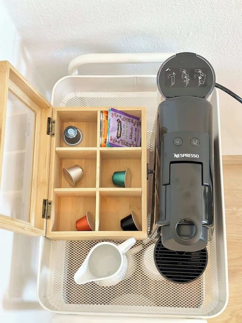 Es gibt kostenlosen Kaffe & Tee :-)