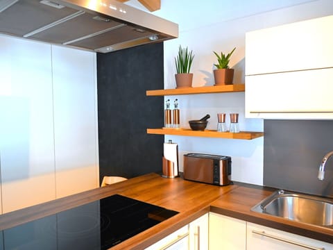 Kitchen, Countertop, Wood, Kitchen Appliance, Interior Design, Flooring, Furniture, Cabinetry, Home, Home Appliance