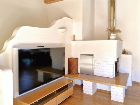 Wall, Interior Design, Furniture, Wood, Flooring, Floor, Room, Living Room, Lighting, Home