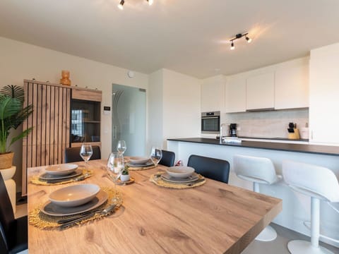 Furniture, Wood, Interior Design, Flooring, Ceiling, Floor, Apartment, Kitchen & Dining Room Table, Countertop, Room