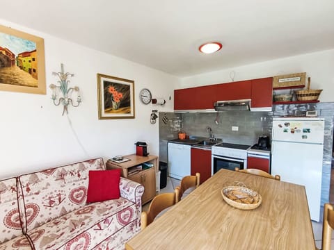 Furniture, Apartment, Chair, Living Room, Houseplant, Couch, Coffee Table, Kitchen & Dining Room Table