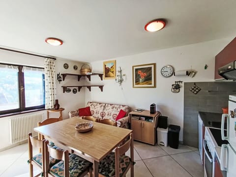 Furniture, Interior Design, Wood, Ceiling, Flooring, Room, Floor, Table, Chair, Living Room