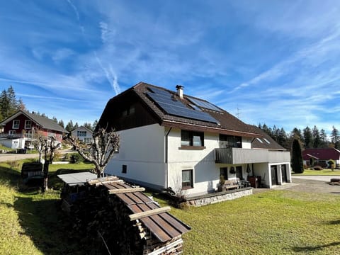 Building, Window, House, Roof, Home, Cottage, Residential Area, Human Settlement, Siding, Farmhouse