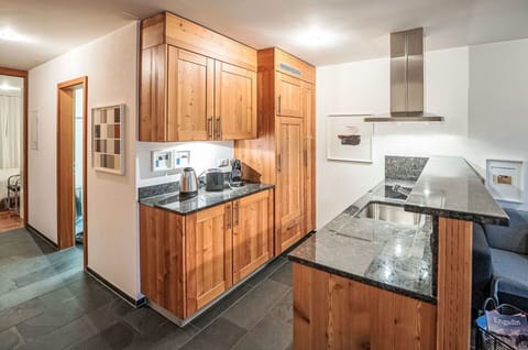 Apartment, Condominium, Swimming Pool, Dock, Marina, Resort, Hotel, Resort Town, Walkway