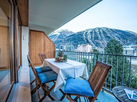 Apartment, Condominium, Swimming Pool, Dock, Marina, Resort, Hotel, Resort Town, Walkway