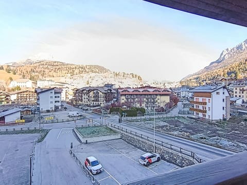 Apartment, Condominium, Swimming Pool, Dock, Marina, Resort, Hotel, Resort Town, Walkway