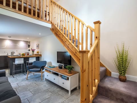 Interior Design, Wood, Flooring, Furniture, Floor, Home, Room, Ceiling, Apartment, Living Room