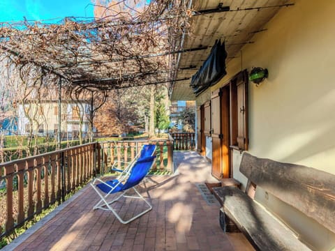 Wood, Porch, Fence, Balcony, Iron, Shade, Wood Stain, Baluster, Deck, Handrail