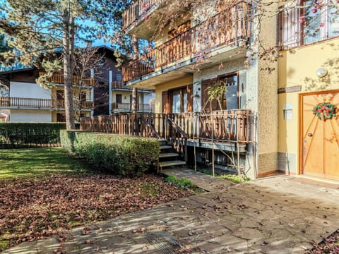 Balcony, Porch, Fence, Yard, Home Fencing, Backyard, Siding, Baluster, Villa