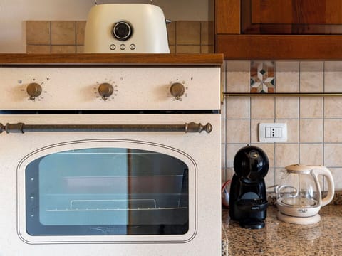 Kitchen Appliance, Kitchen, Stove, Kitchen Stove, Home Appliance, Gas Stove, Major Appliance, Wood Stain, Cooktop, Design