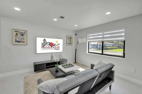 Escape to this newly renovated, modern studio offering the perfect blend of suburban tranquility and easy access to all the excitement of Miami. Ideal for business travelers, couples, or solo adventurers!