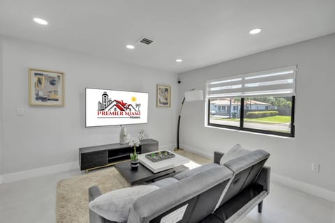 Escape to this newly renovated, modern studio offering the perfect blend of suburban tranquility and easy access to all the excitement of Miami. Ideal for business travelers, couples, or solo adventurers!
