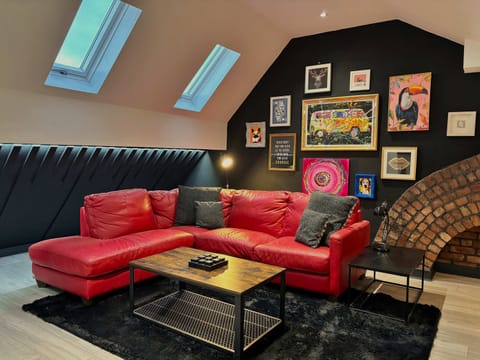 Large Living area with 60"TV, Luxurious Leather Couch, Skylight Windows. For additional guests an additional bed is available 