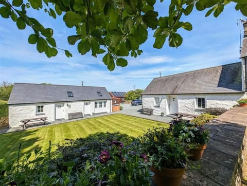 Property grounds showing shared garden area between the two cottages
