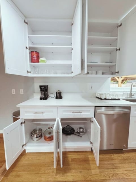 Kitchen Cabinets, Kitchen appliances & Dish Washer