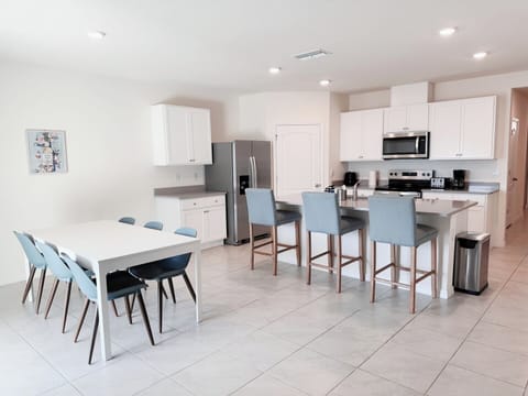 Fully equipped, bright and modern kitchen.