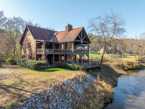 A peaceful retreat on the edge of the Ocoee River
