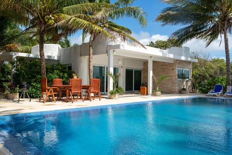 Welcome to beautiful Cancun paradise!