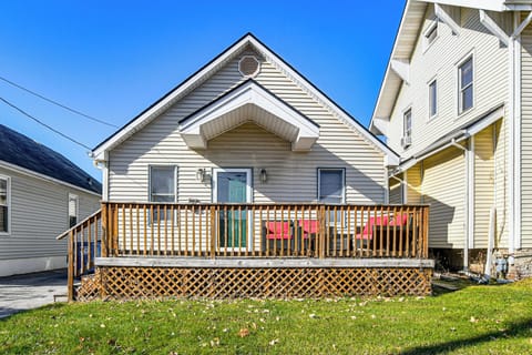 Des Moines Vacation Rental | 3BR | 1BA | 952 Sq Ft | Stairs to Enter