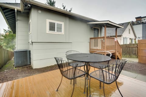 Seattle Vacation Rental | 3BR | 3BA | 888 Sq Ft | Stairs Required