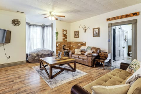 Hermann Vacation Rental | 2BR | 1BA | 1,100 Sq Ft | 3 Steps Required