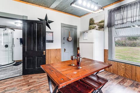 Dining Area | Dishware/Flatware