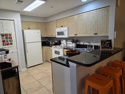 Fully equipped kitchen for family meals and longer stays