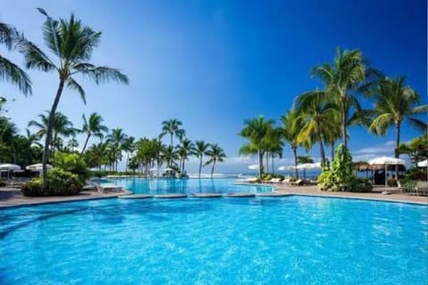 Swimming pool and ocean