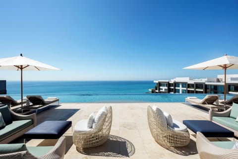Oceanfront Rooftop Lounge & Pool