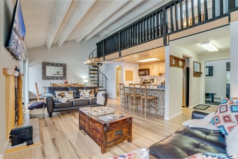 The living area at Heis Haus is perfect for large groups.  TV with Nintendo Switch, board games, mountain views from the private deck, and the expansive loft give you plenty of room to spread out.