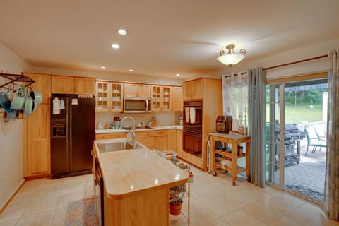 Warm Kitchen | Natural Wood and Open Feel